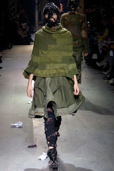 Look 18